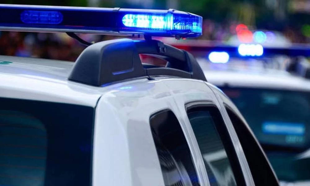 Επίθεση με πέτρες σε περιπολικό της ΕΛ.ΑΣ στο ύψος της ΑΣΟΕΕ
